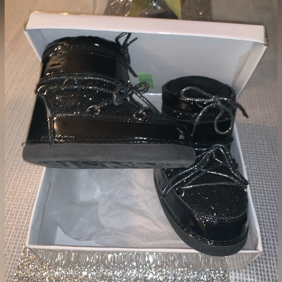 Girls Moon Boots - Picture 1 of 7